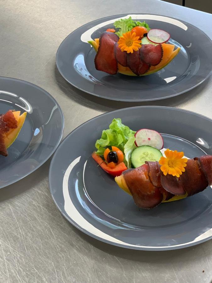 Hotel Restaurant Emshorn Oberems Exteriör bild